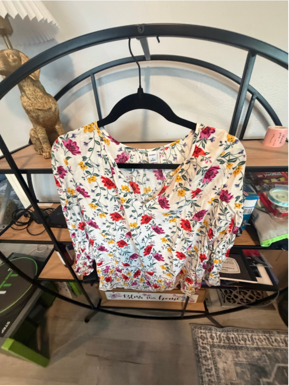 Women's Old Navy Floral Blouse XS White Red V-Neck Long Sleeve